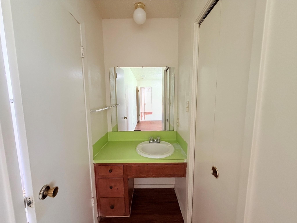 5206 Village Trl - Photo 12