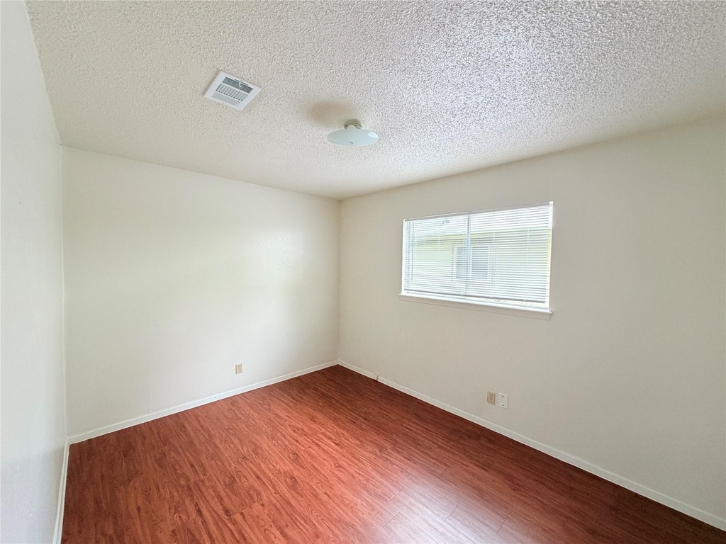 5206 Village Trl - Photo 17