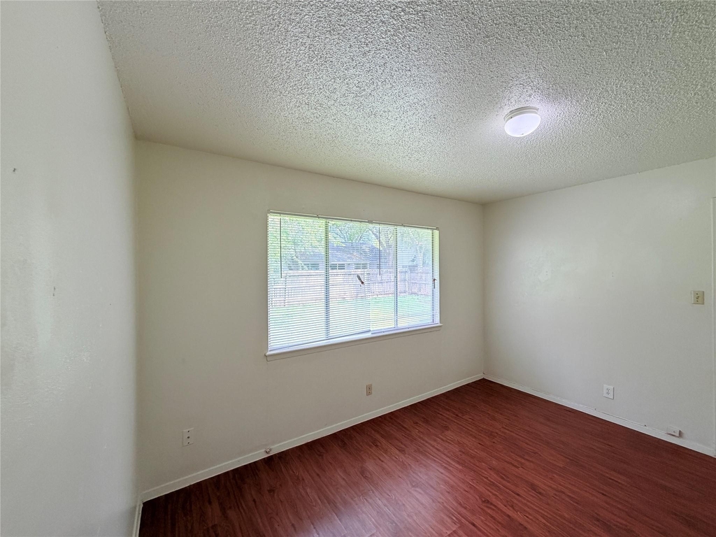 5206 Village Trl - Photo 11