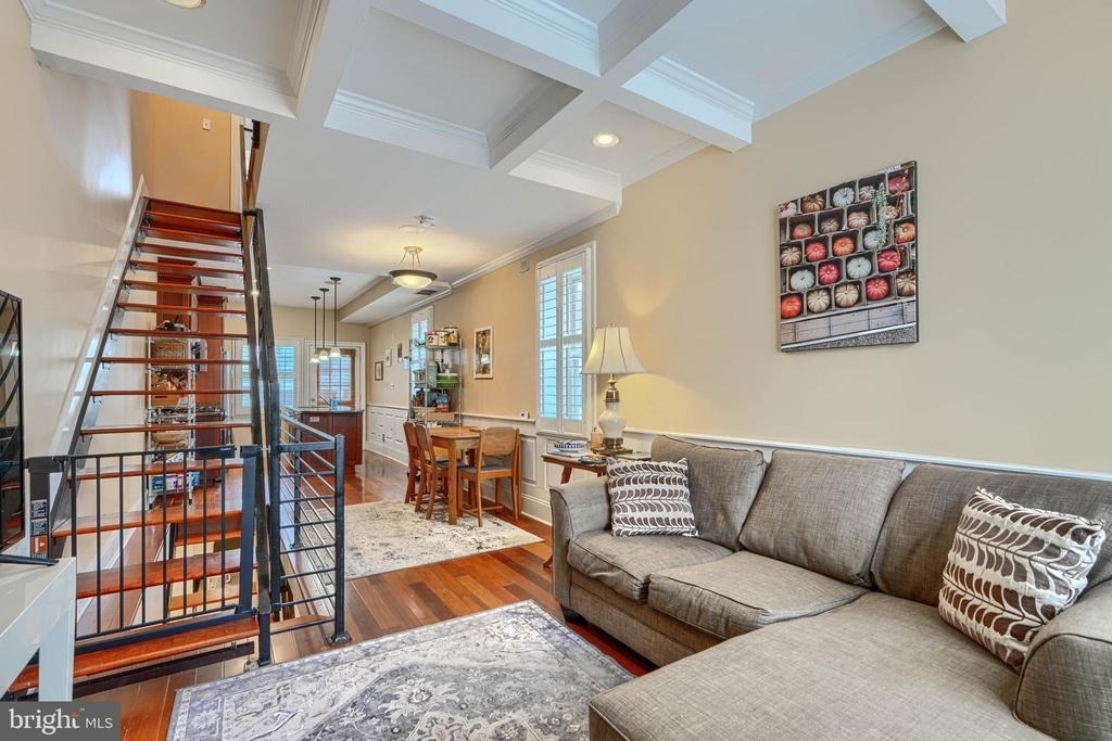 600 S Robinson Street - Photo 1