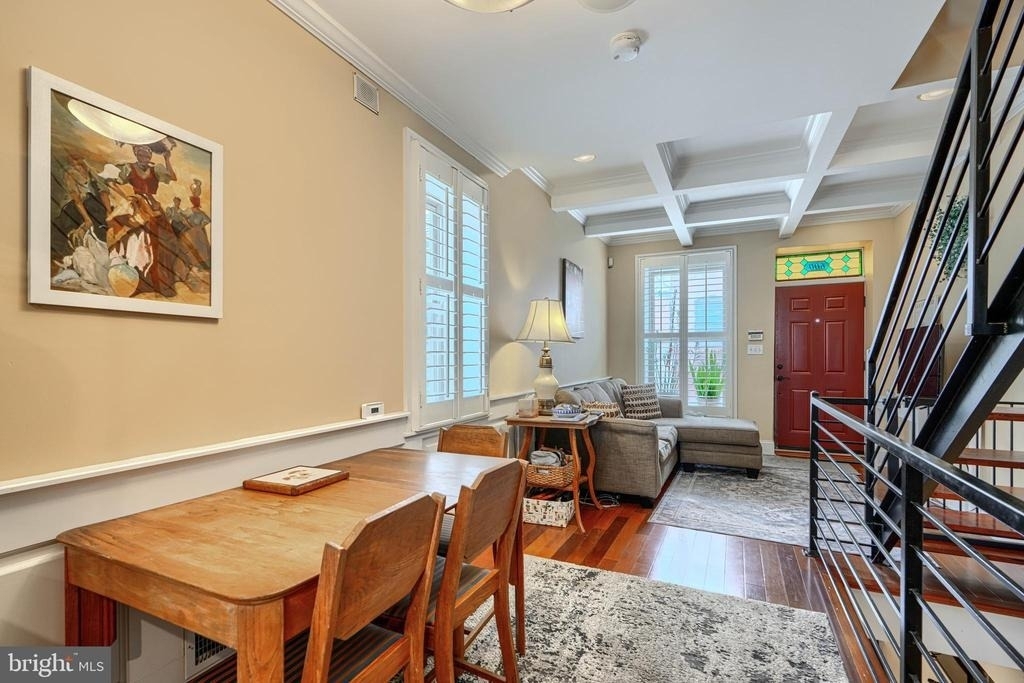 600 S Robinson Street - Photo 2