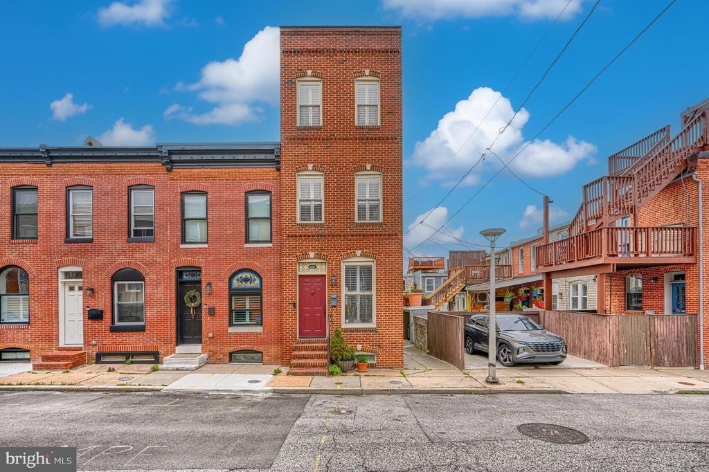 600 S Robinson Street - Photo 0
