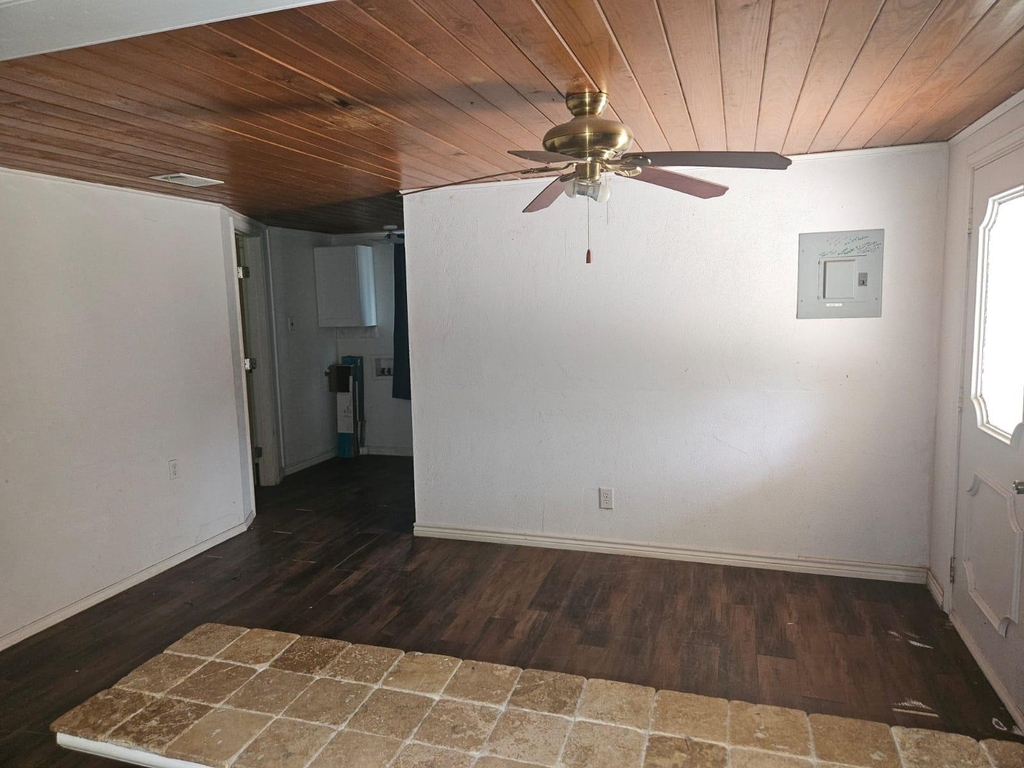 907 Neches St - Photo 9