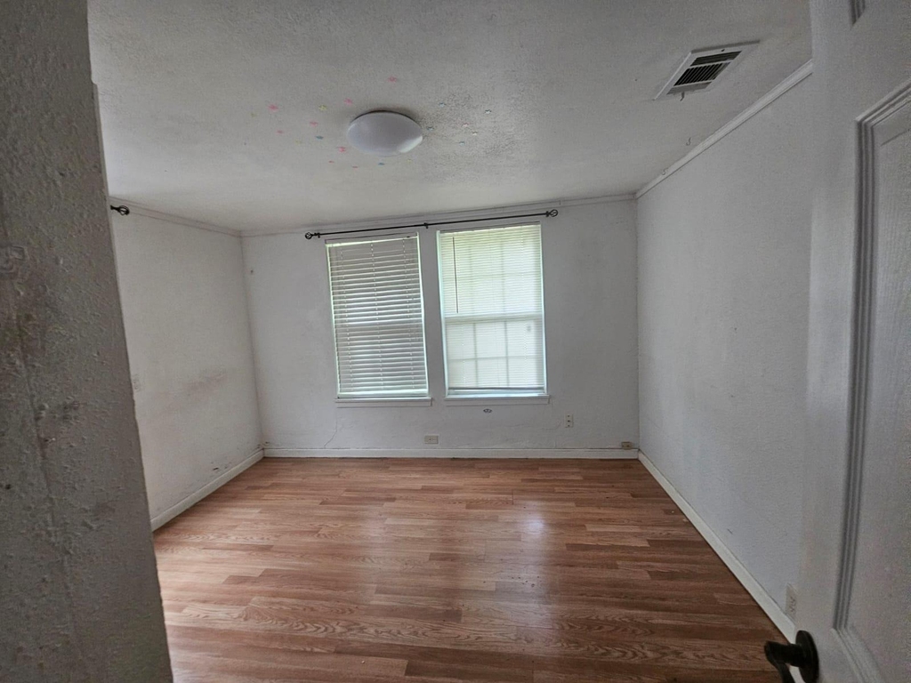 907 Neches St - Photo 22