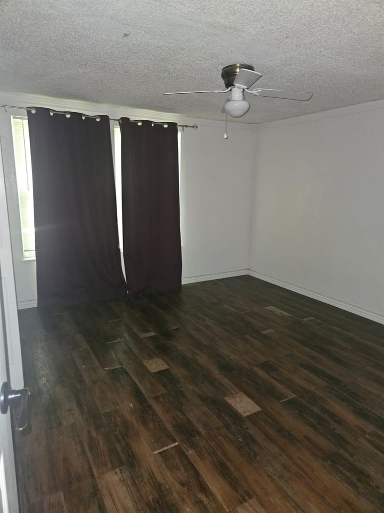907 Neches St - Photo 16