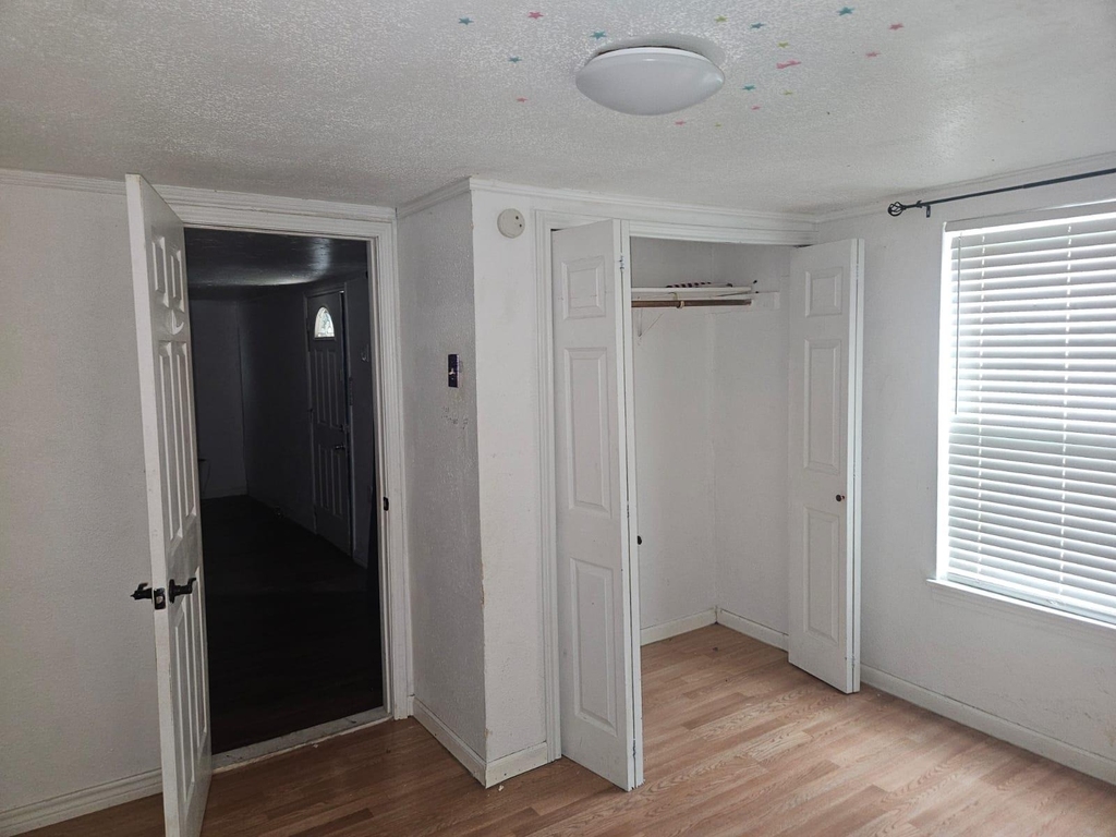 907 Neches St - Photo 21
