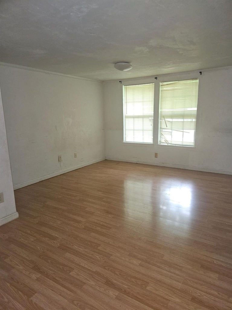 907 Neches St - Photo 19