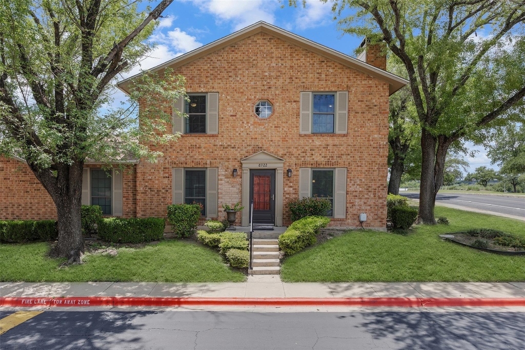 8922 North Plaza Ct - Photo 0