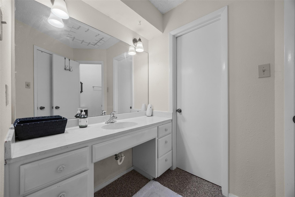 8922 North Plaza Ct - Photo 15
