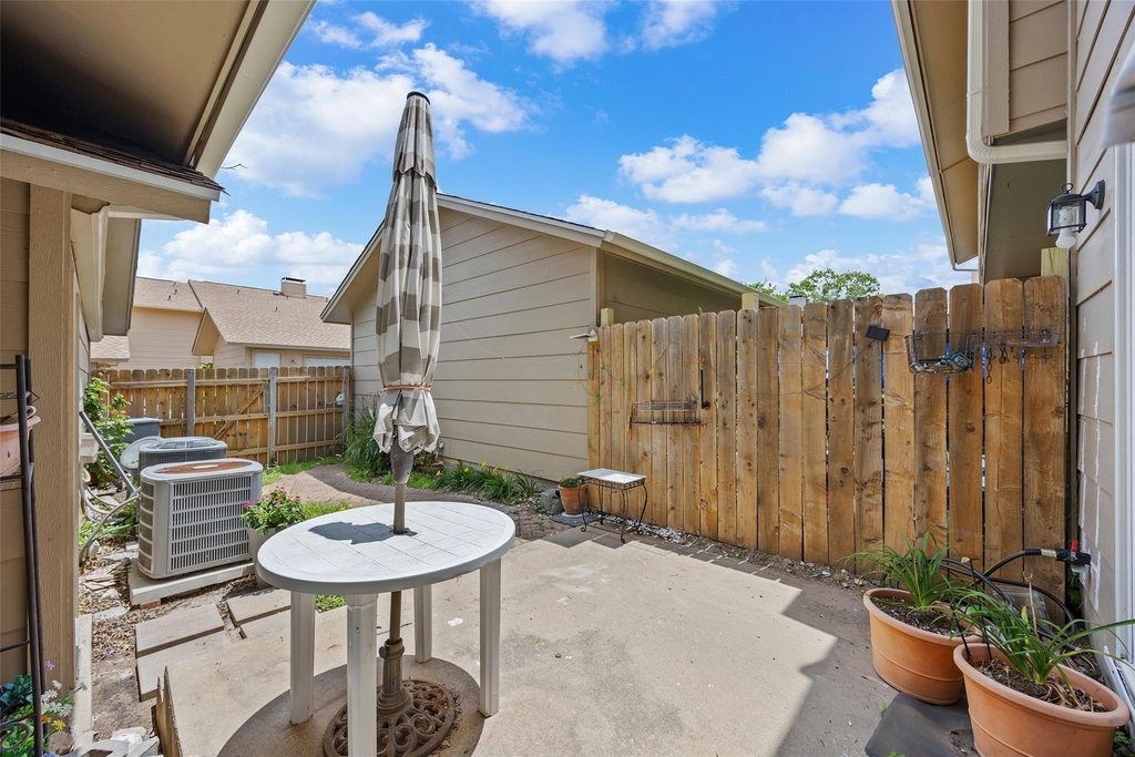 8922 North Plaza Ct - Photo 21