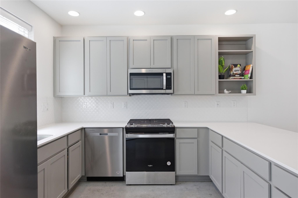 814 N Bluff Dr - Photo 3