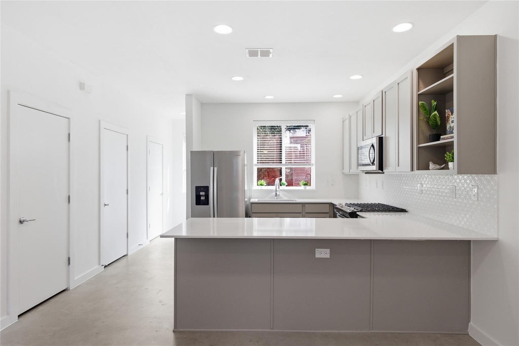 814 N Bluff Dr - Photo 5