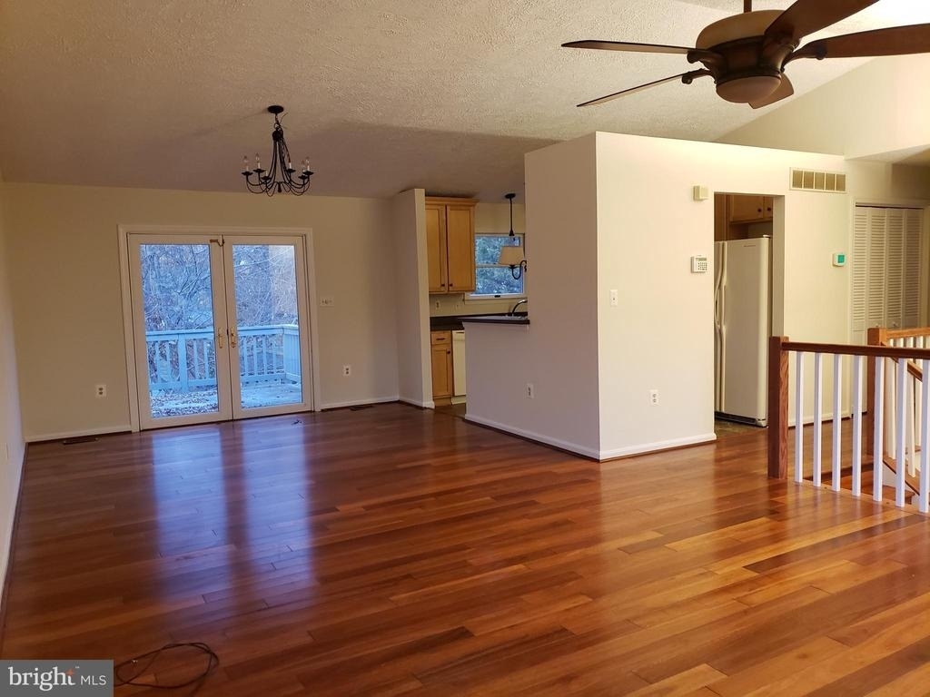724 Hillcrest Drive - Photo 5