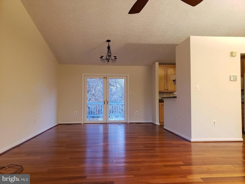 724 Hillcrest Drive - Photo 3