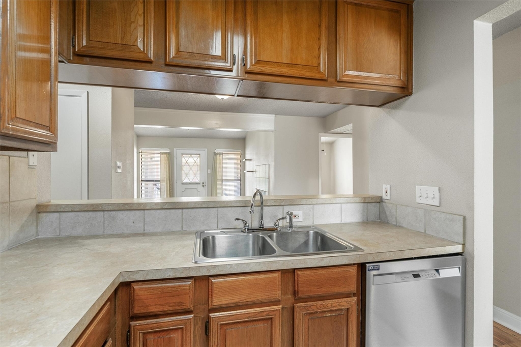 806 W 24th St - Photo 11