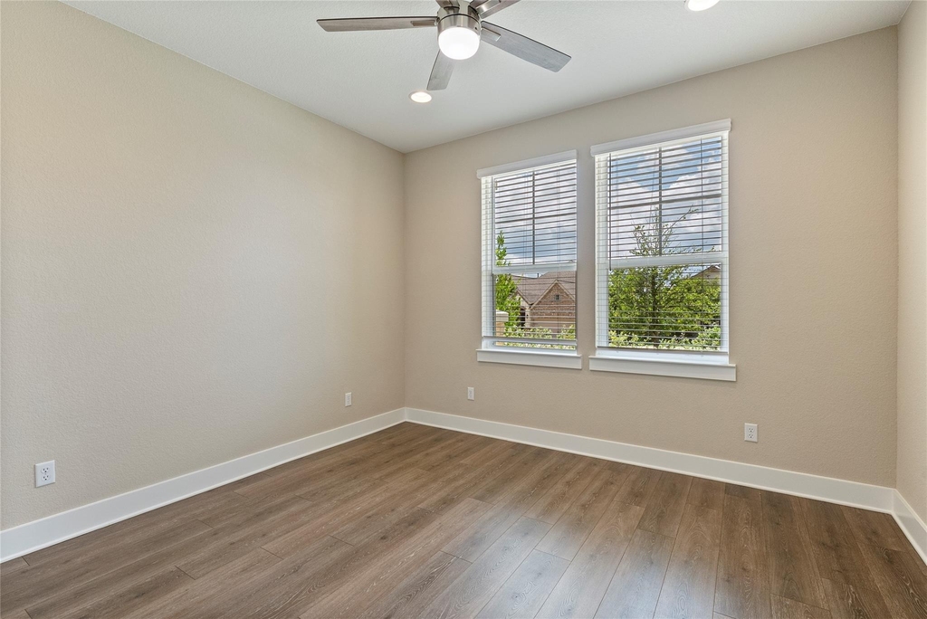 328 Berkeley Pl - Photo 4