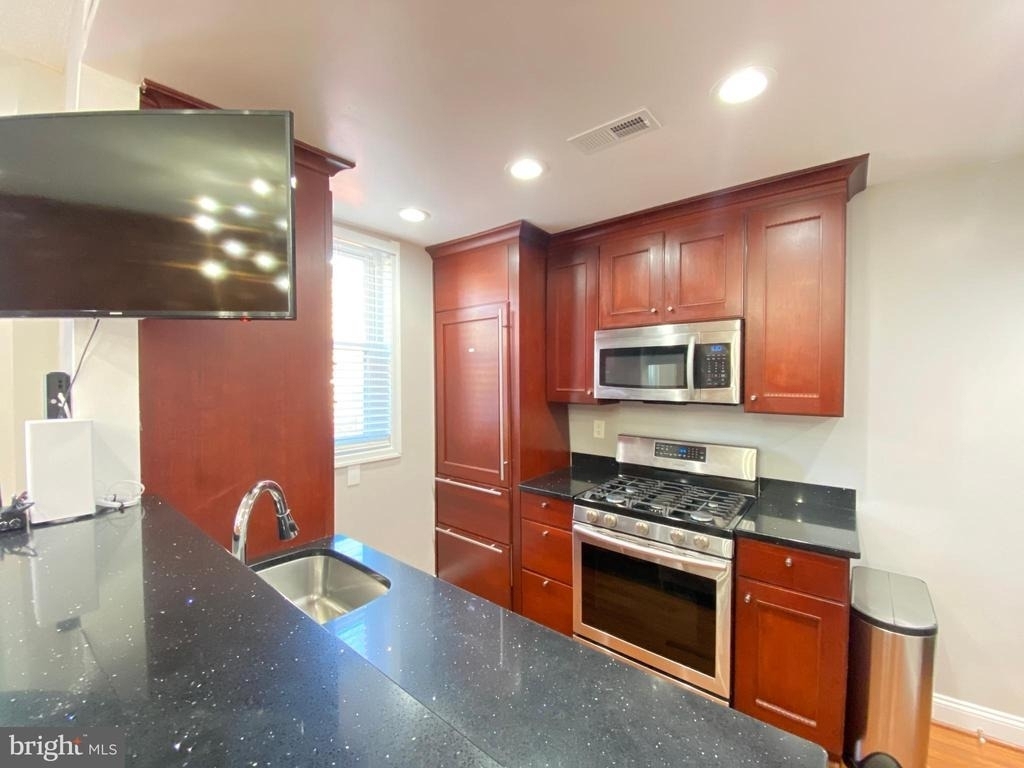 615 Lamont Street Nw - Photo 2