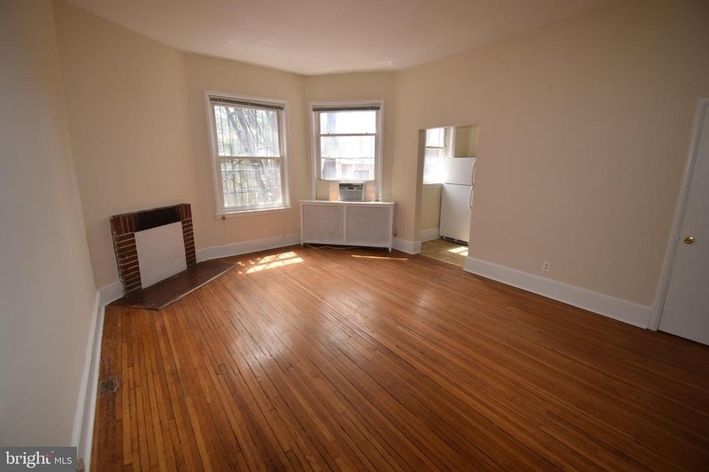 2112 O Street Nw - Photo 2