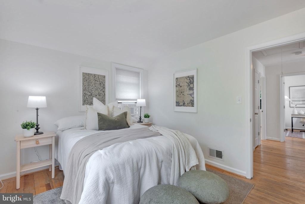 2842 30th Street Ne - Photo 5