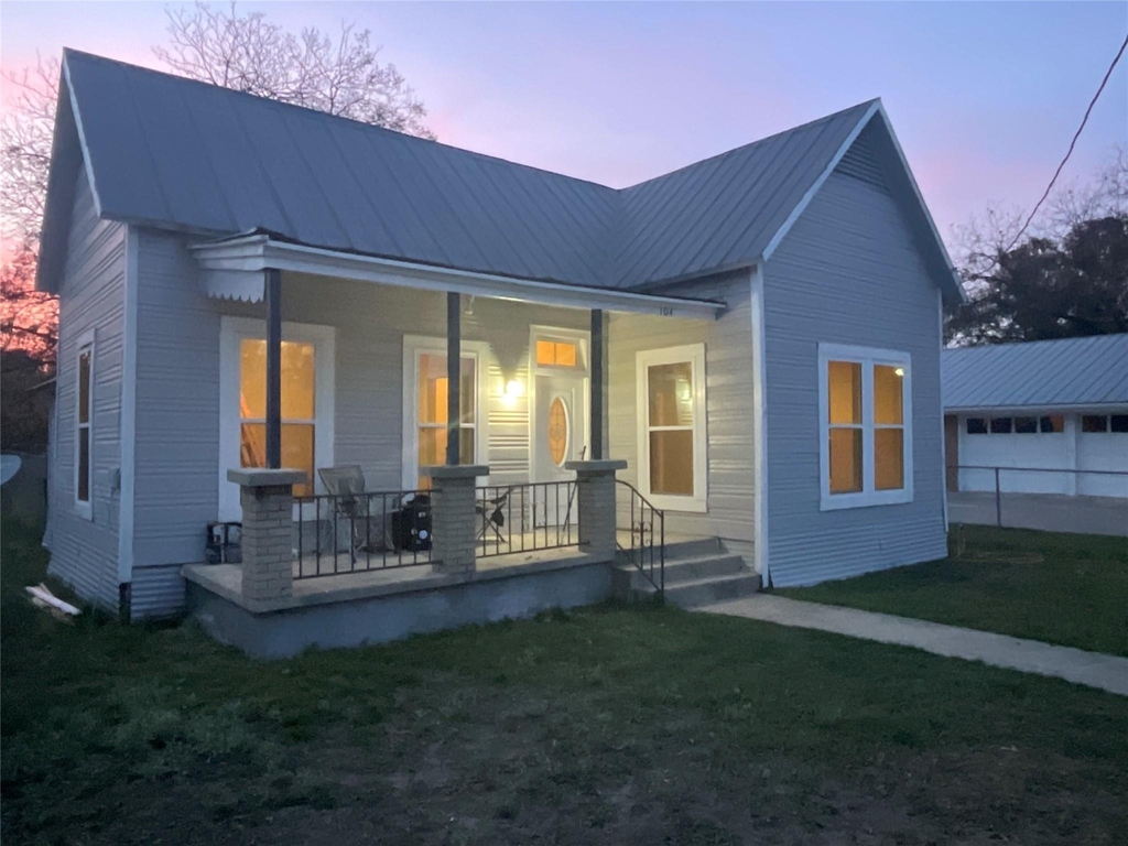 104 S Broad St - Photo 2