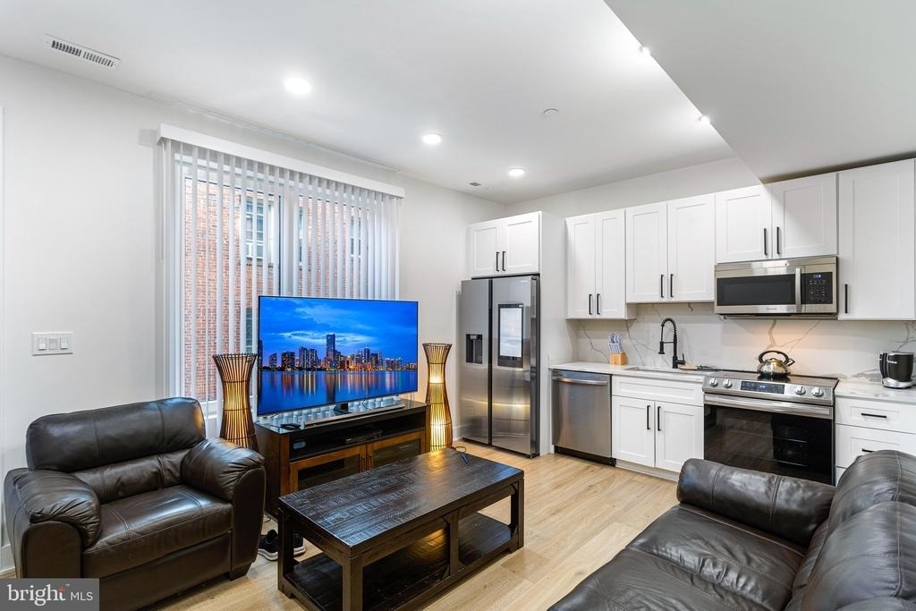1307 Longfellow Street Nw - Photo 3