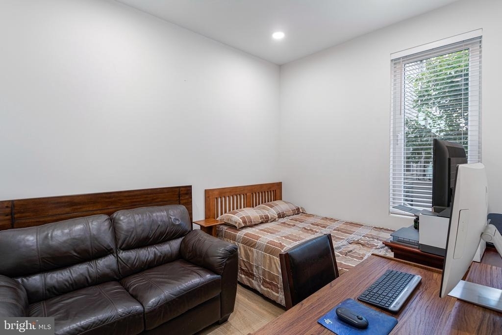 1307 Longfellow Street Nw - Photo 16