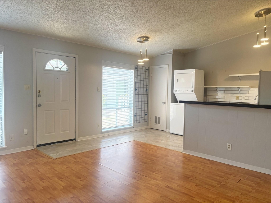 600 W 51st St - Photo 10