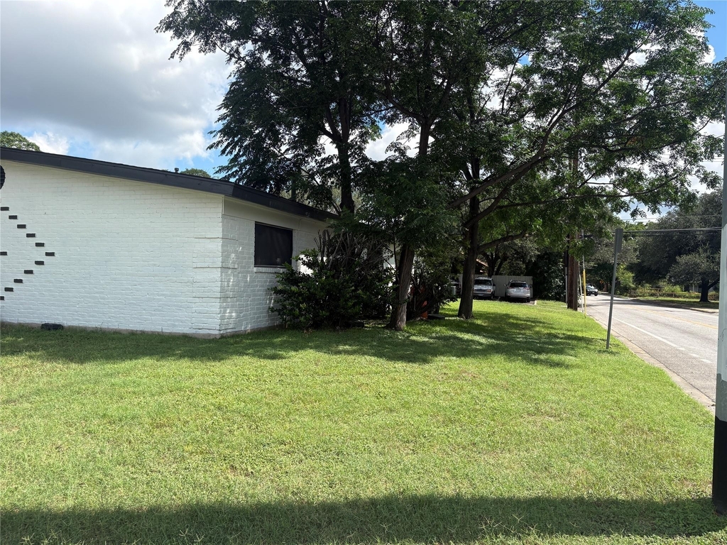 600 W 51st St - Photo 12