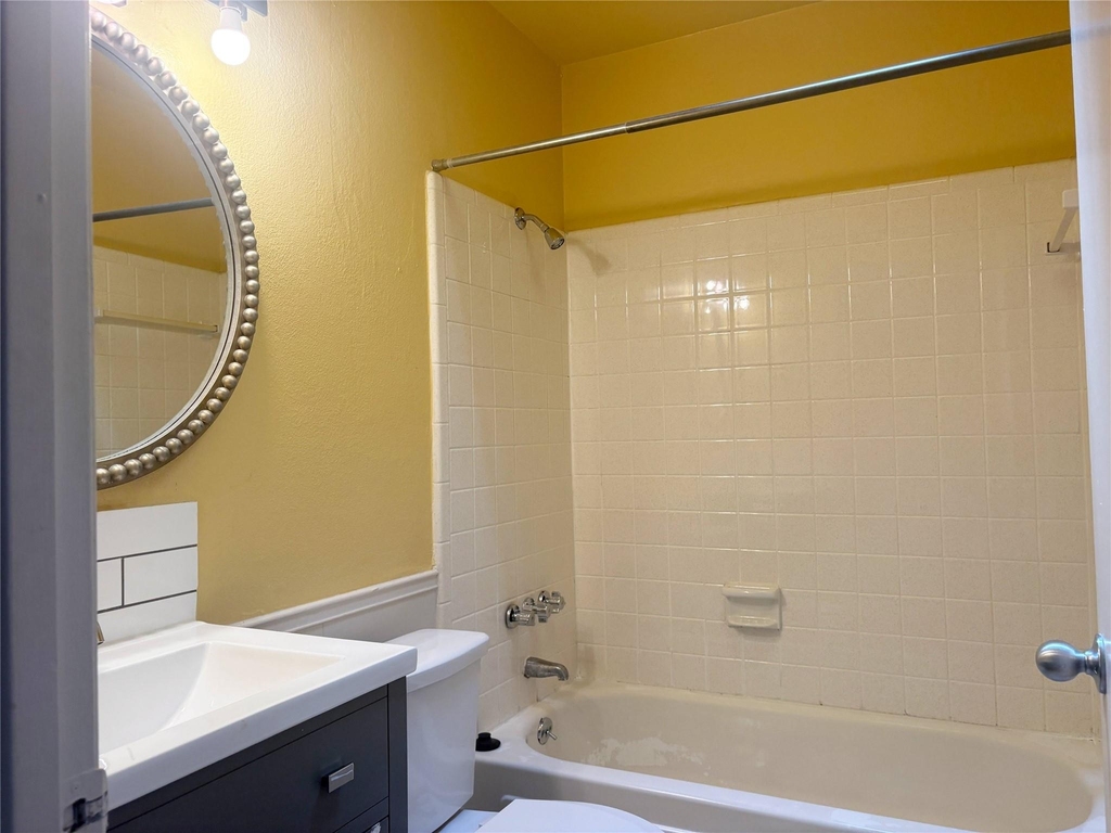 600 W 51st St - Photo 12