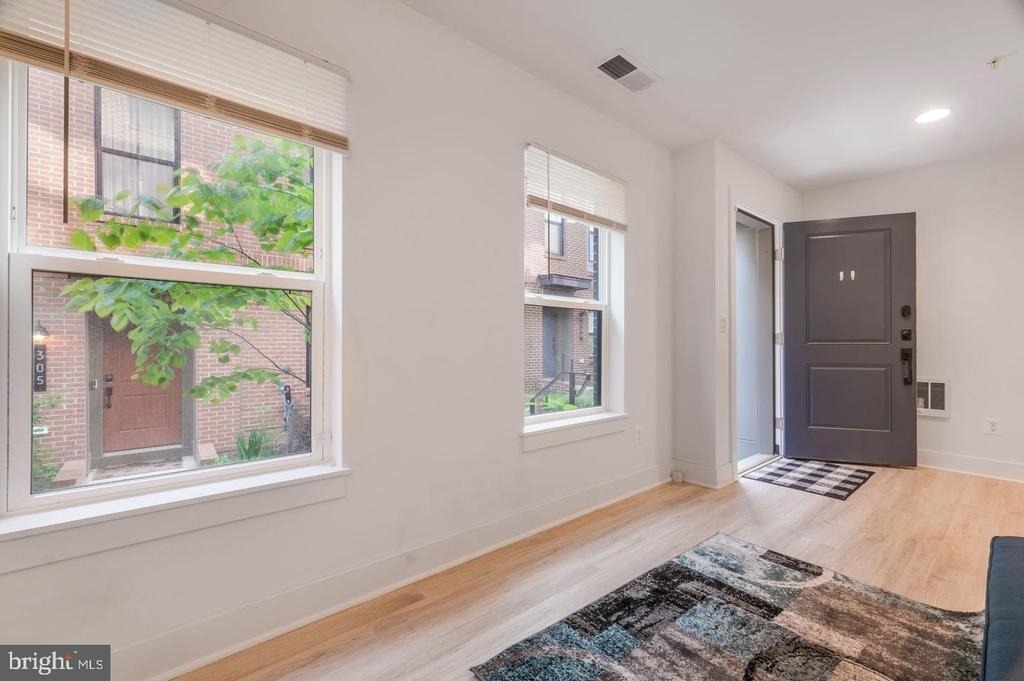317 Riggs Park Place Ne - Photo 4