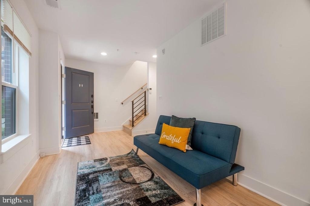 317 Riggs Park Place Ne - Photo 2