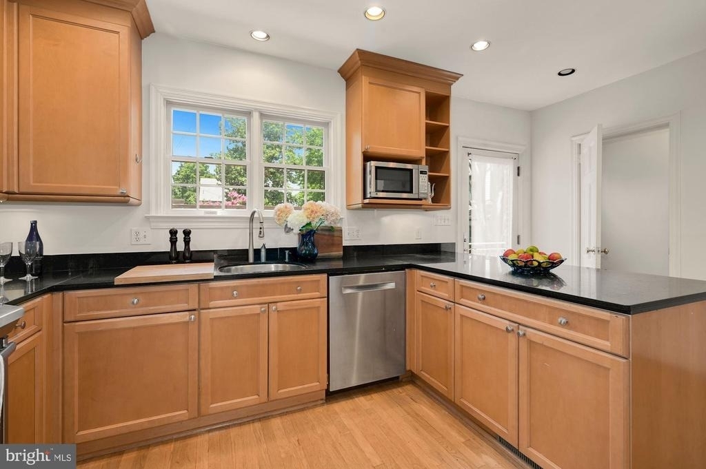 4505 Alton Place Nw - Photo 9