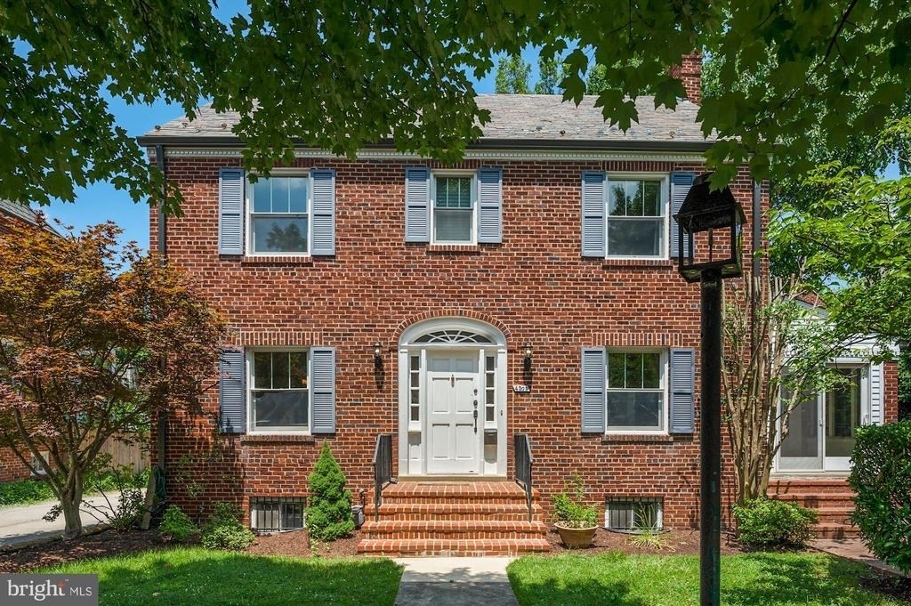 4505 Alton Place Nw - Photo 2