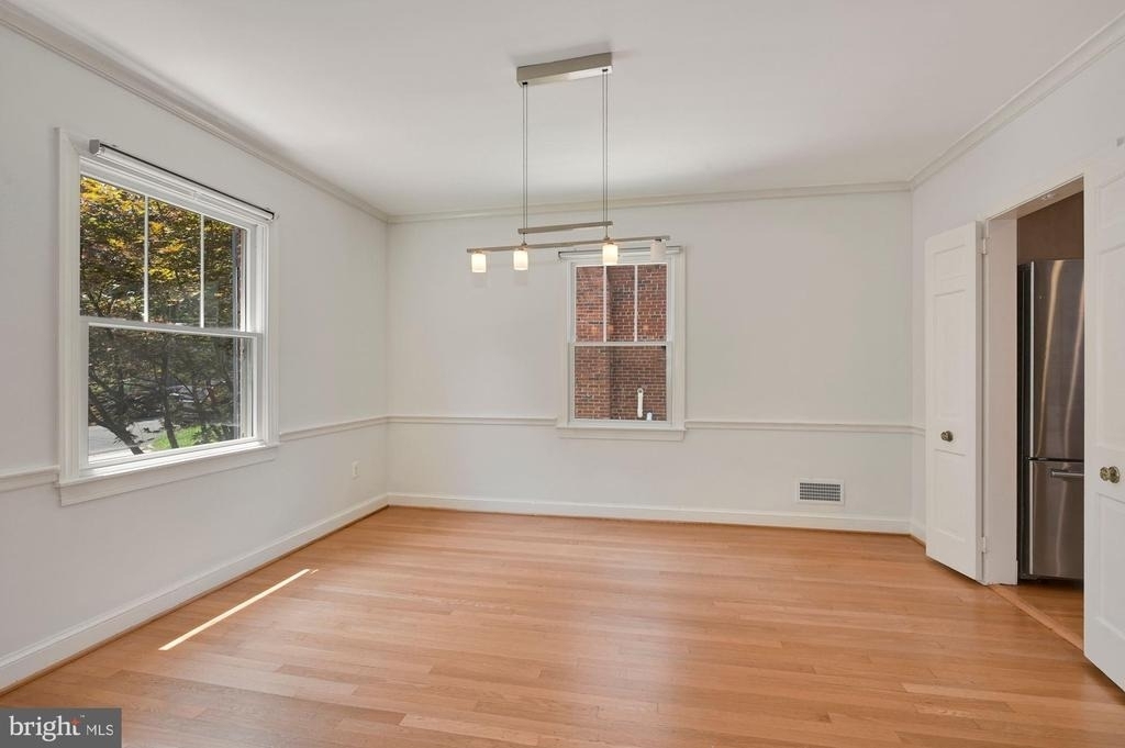 4505 Alton Place Nw - Photo 5