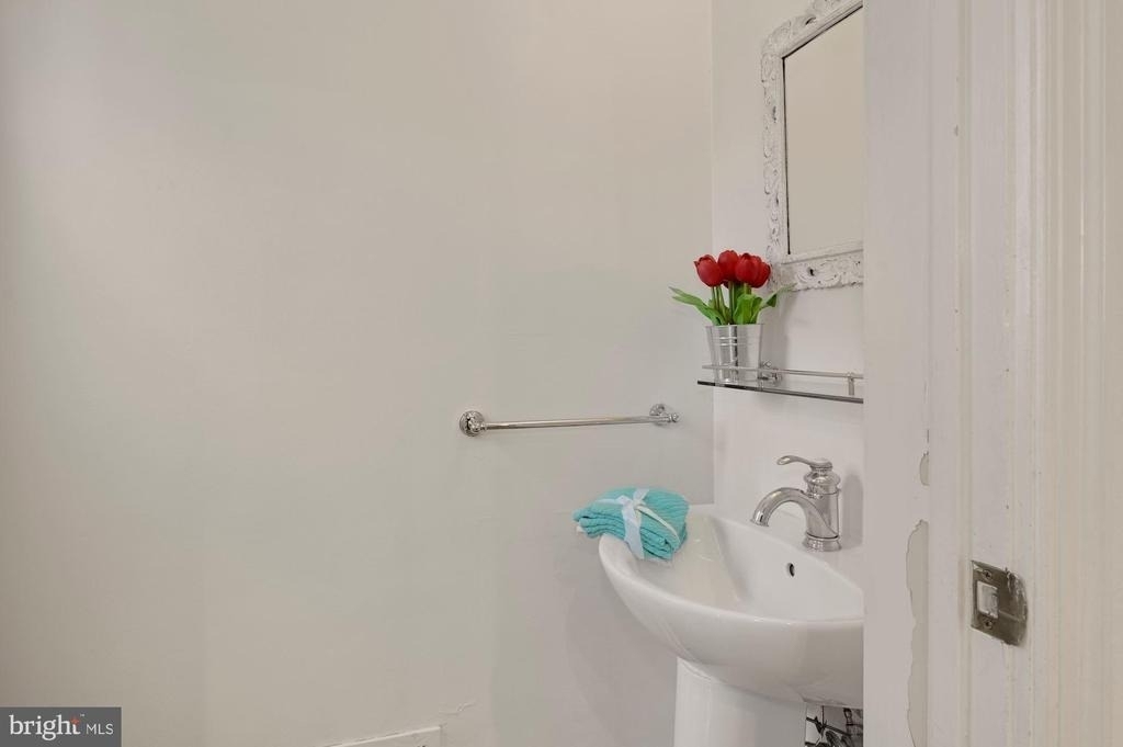 4505 Alton Place Nw - Photo 10