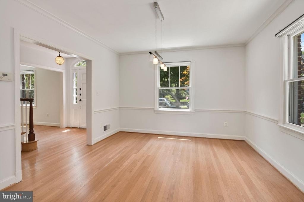 4505 Alton Place Nw - Photo 4