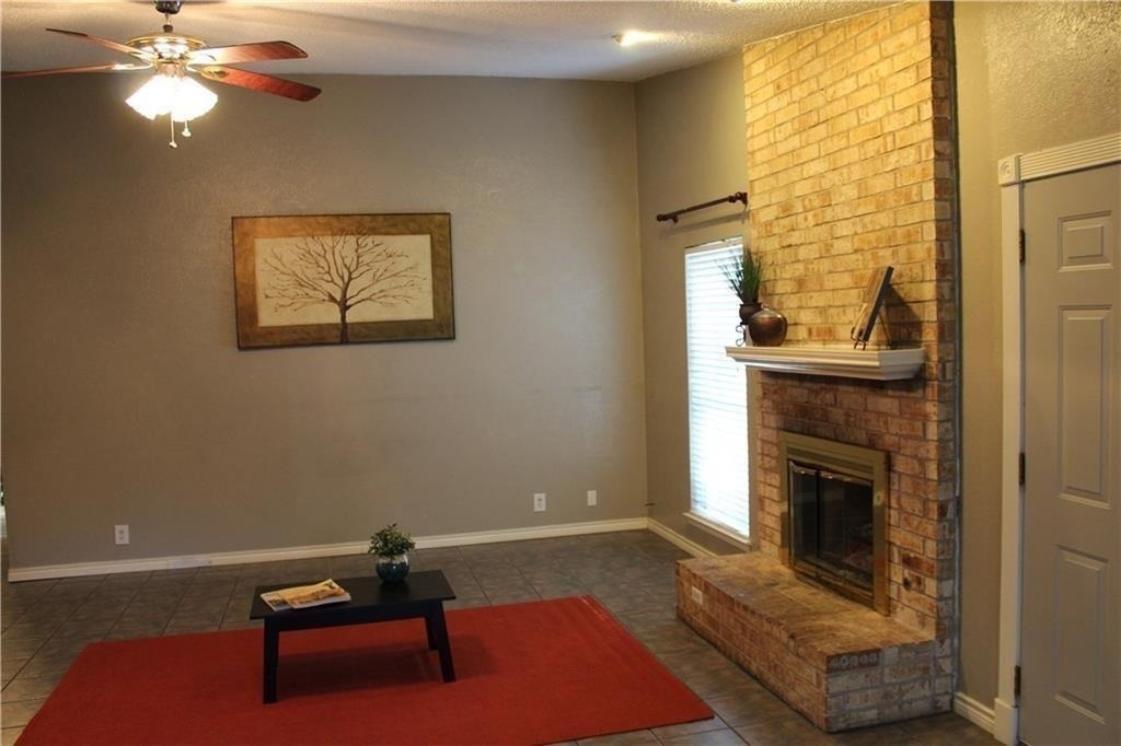 1702 Goodson Ln - Photo 4