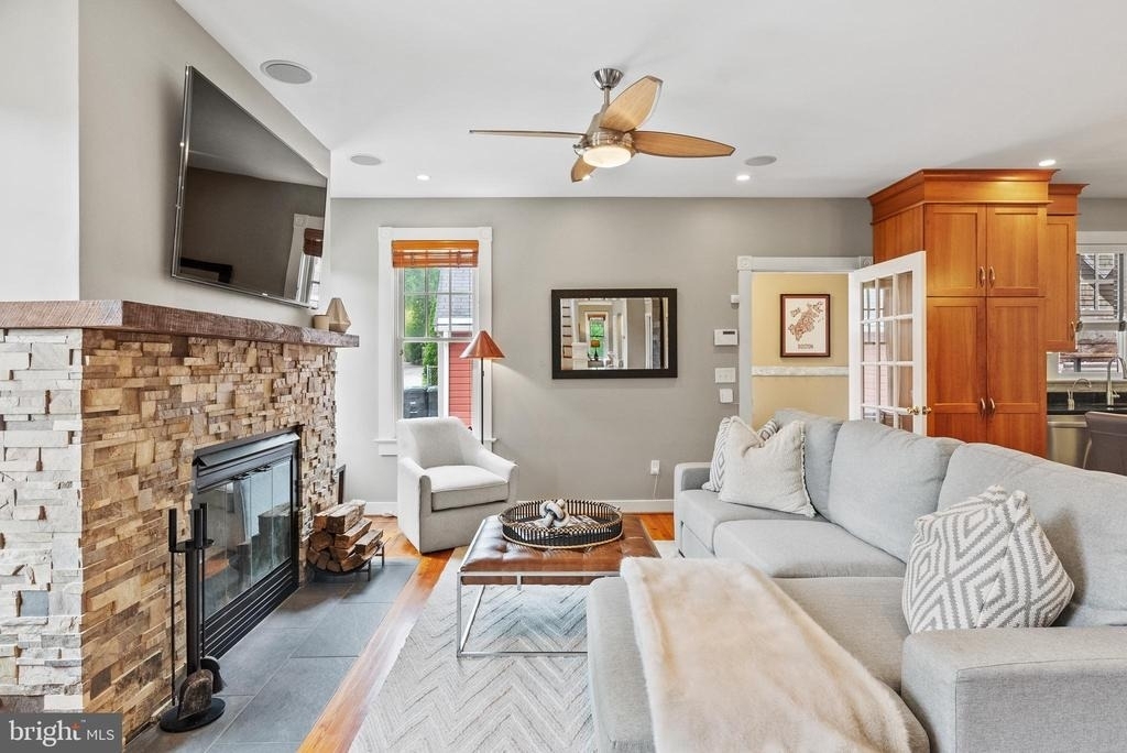 5213 Cathedral Avenue Nw - Photo 2