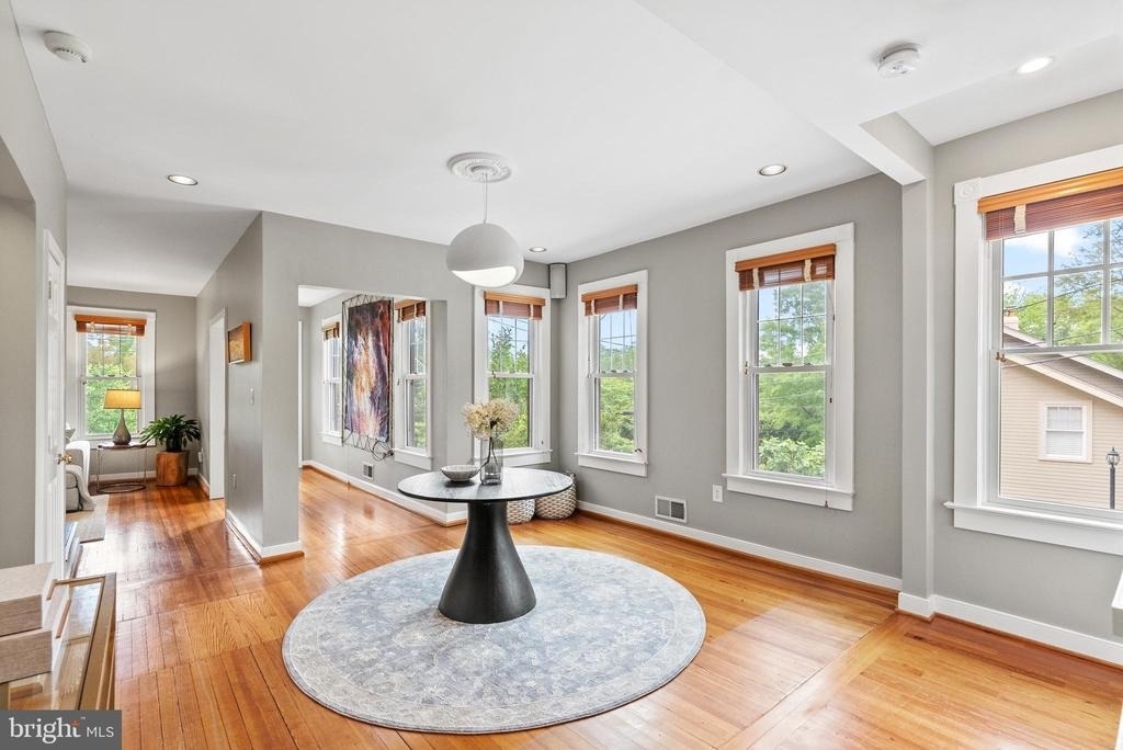 5213 Cathedral Avenue Nw - Photo 5