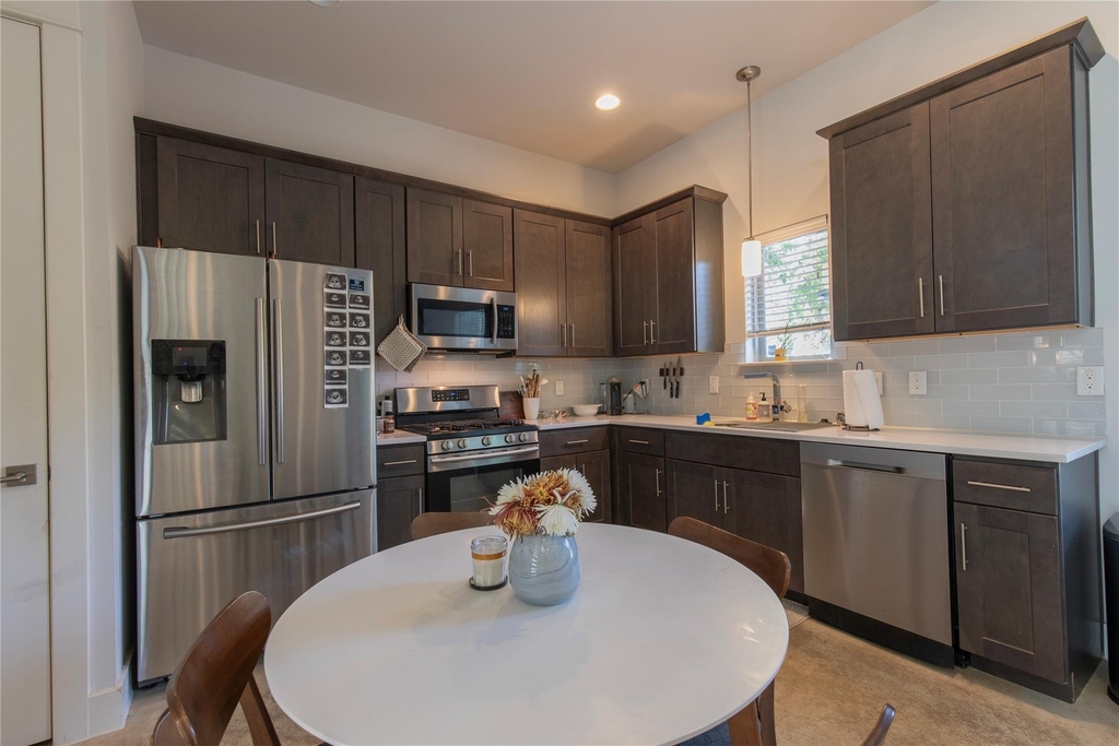 1608 Ulit Ave - Photo 3