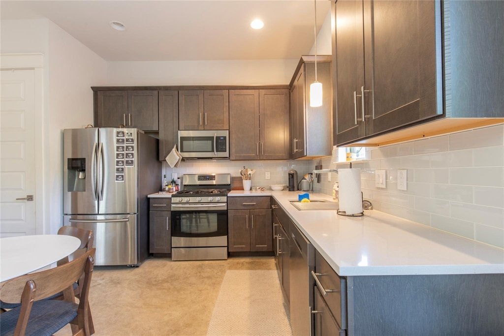 1608 Ulit Ave - Photo 2