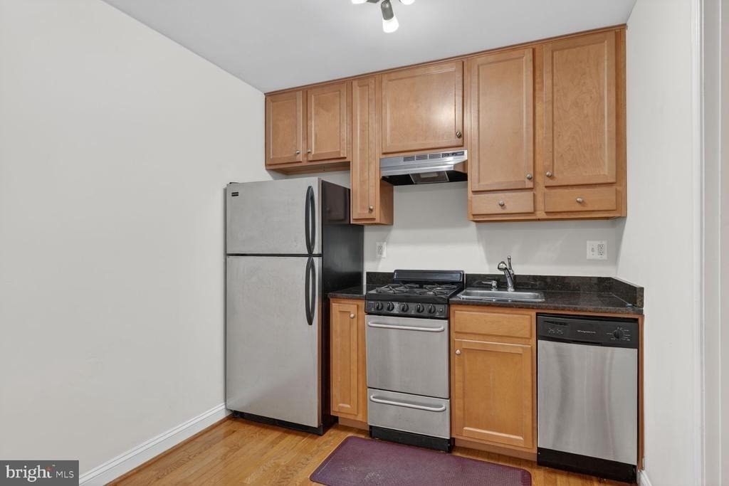 1820 Swann Street Nw - Photo 2