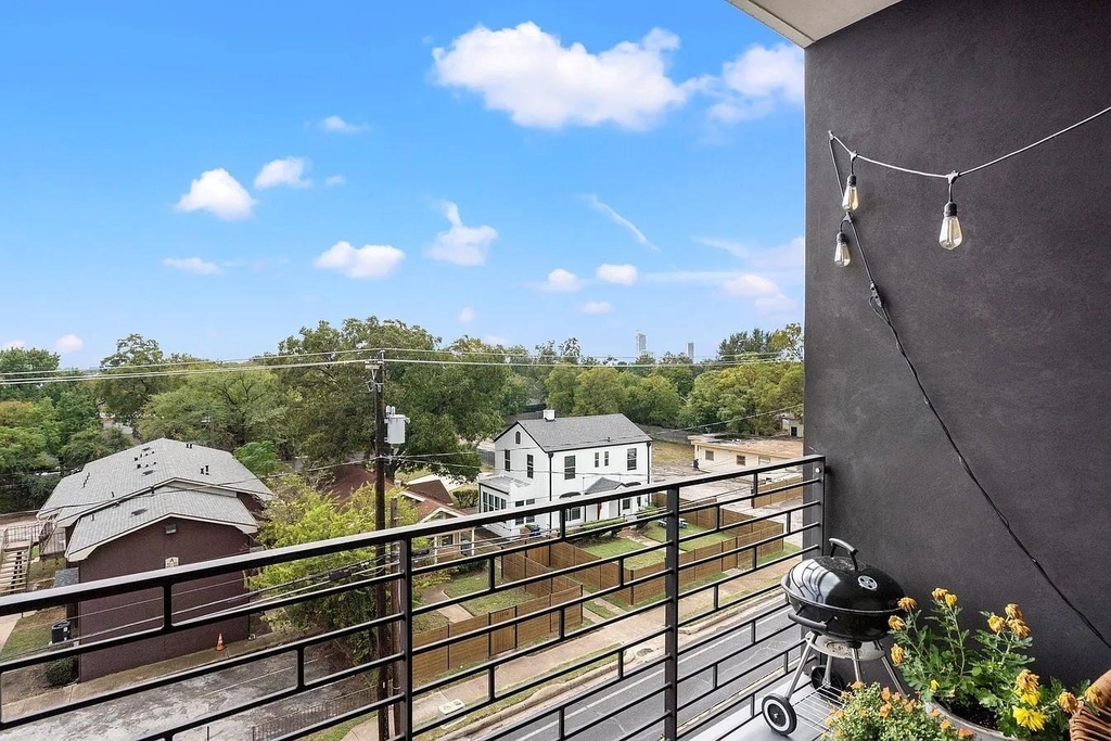 1322 E 12th St - Photo 21