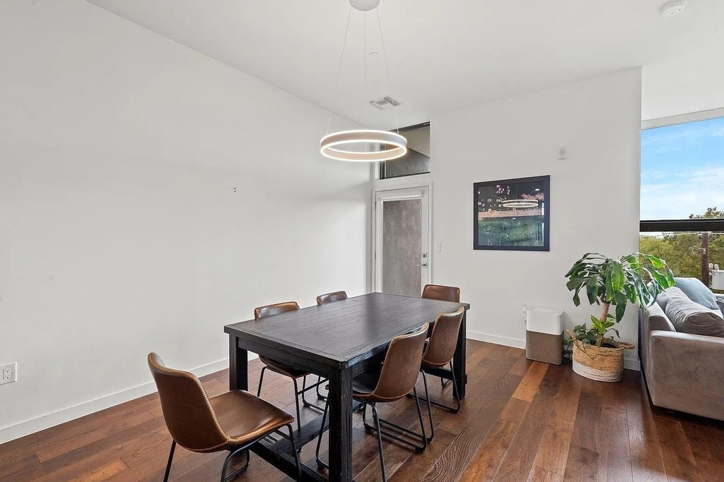 1322 E 12th St - Photo 14