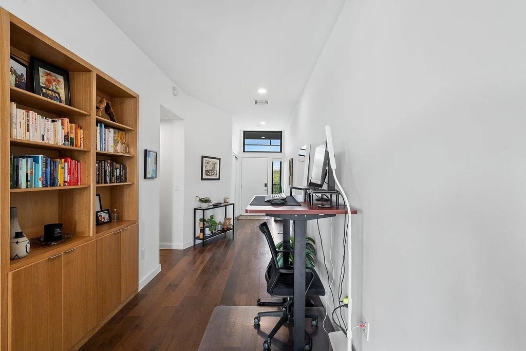 1322 E 12th St - Photo 18