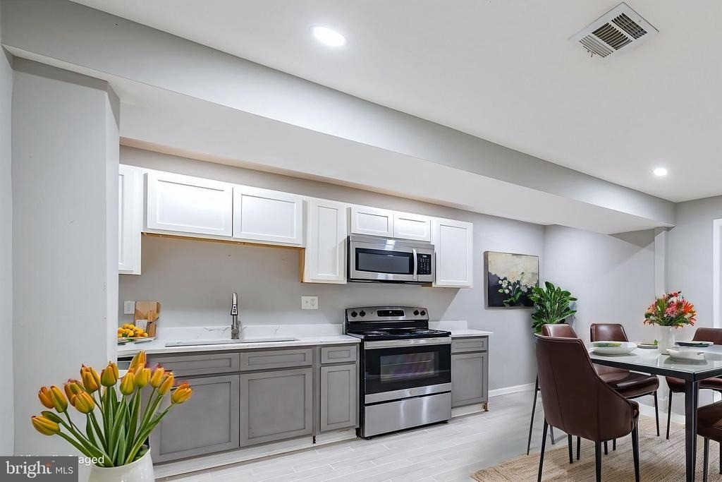 1235 Shepherd Street Nw - Photo 4