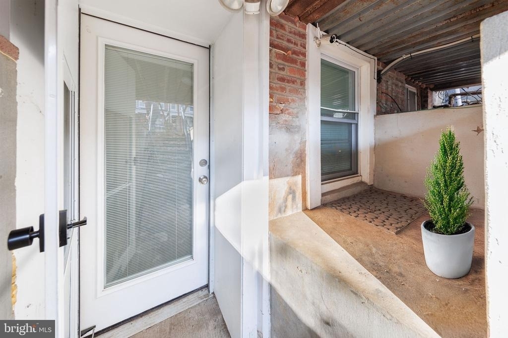 1235 Shepherd Street Nw - Photo 2