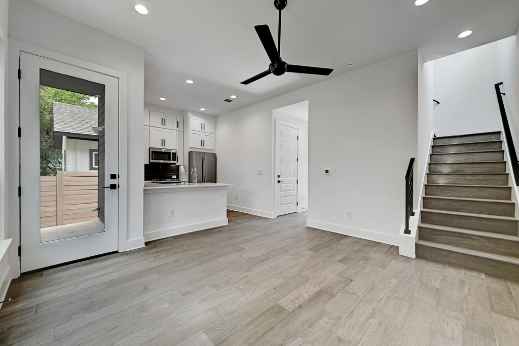2308 Maxwell Ln - Photo 4