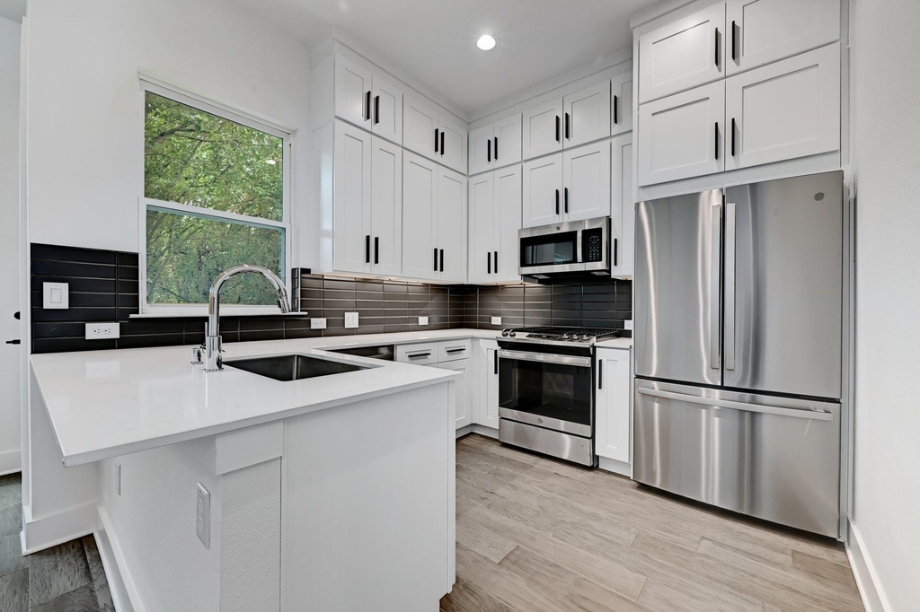 2308 Maxwell Ln - Photo 1