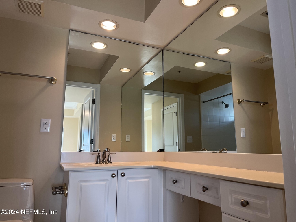 400 E Bay Street - Photo 66